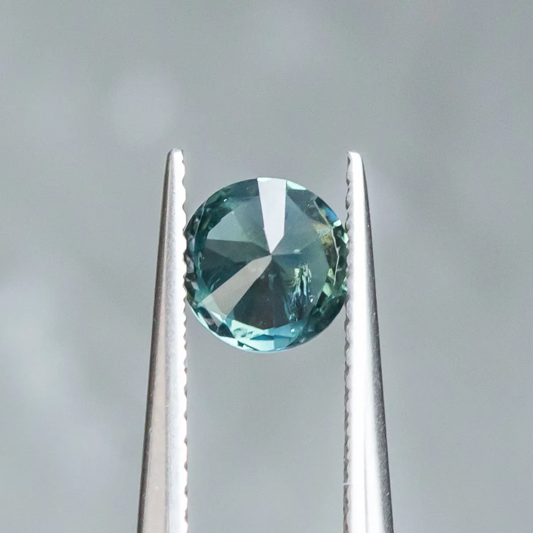 0.95CT ROUND BRILLIANT NIGERIAN SAPPHIRE, PARTI TEAL GREEN, 5.92X3.56MM, UNTREATED