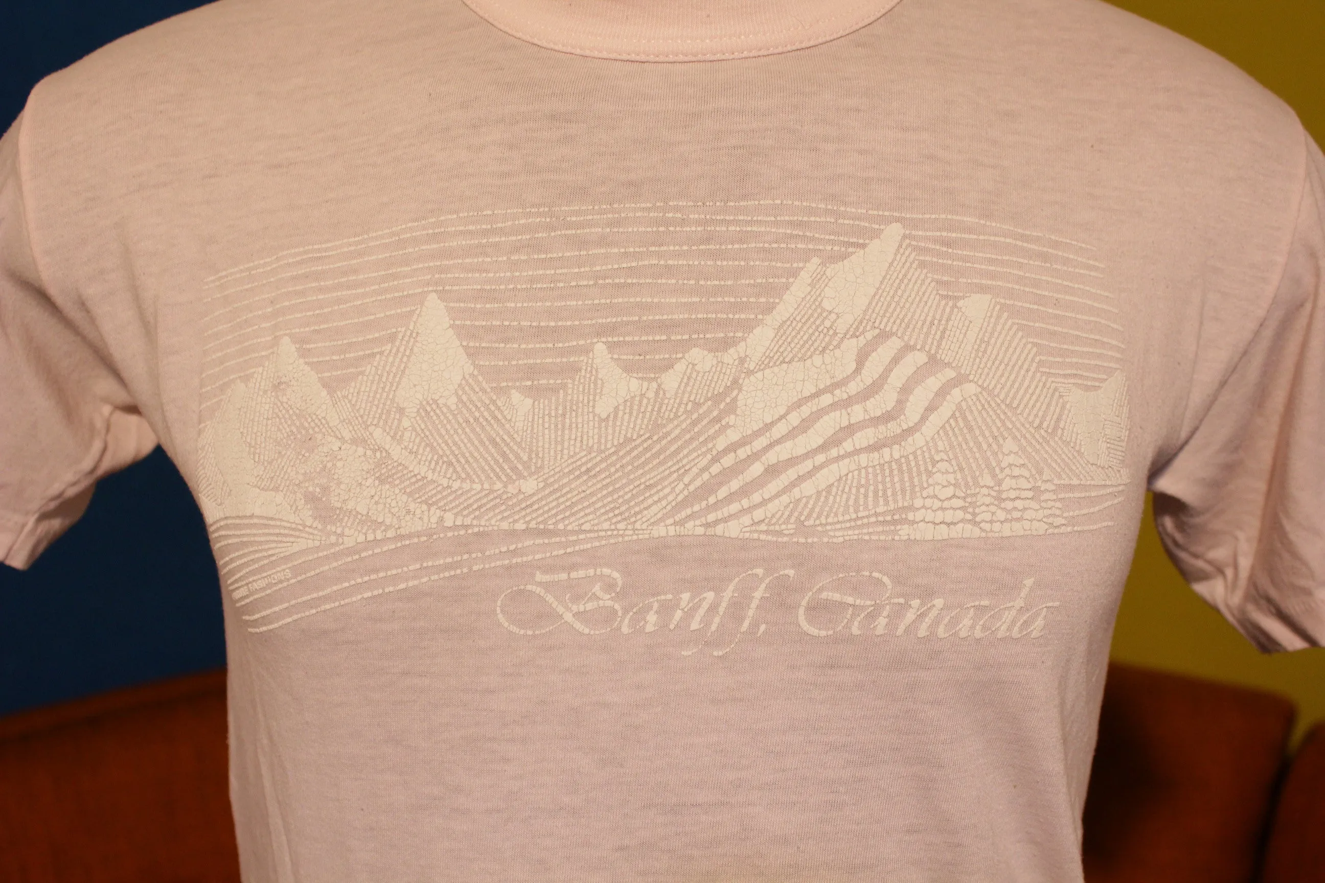 Banff Canada Vintage Pink Ski Snowboarding Mountain Slope T-Shirt 80's Tee